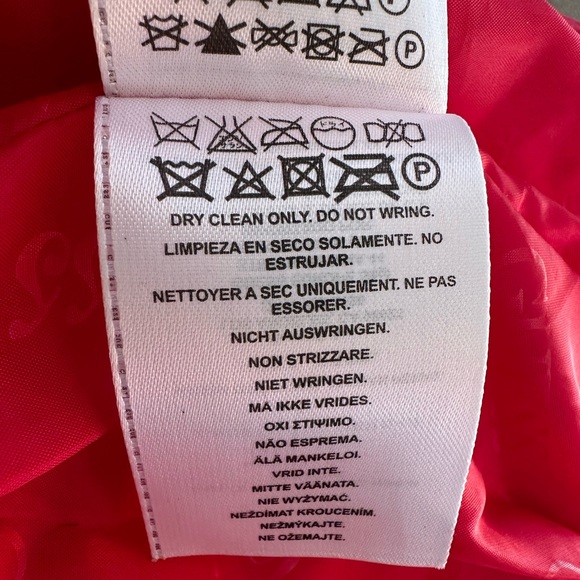 Guess Ladies quilted size Medium jacket. Zip and snap front enclosure 2 pockets - Picture 7 of 8